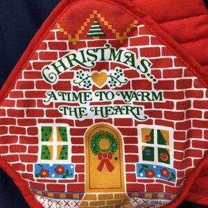 Warm the Heart Christmas Kitchen Set: Hot Pad, Oven Mitt, Towel